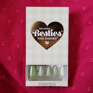 NIB Red Aspen Besties Nail Dashes Set